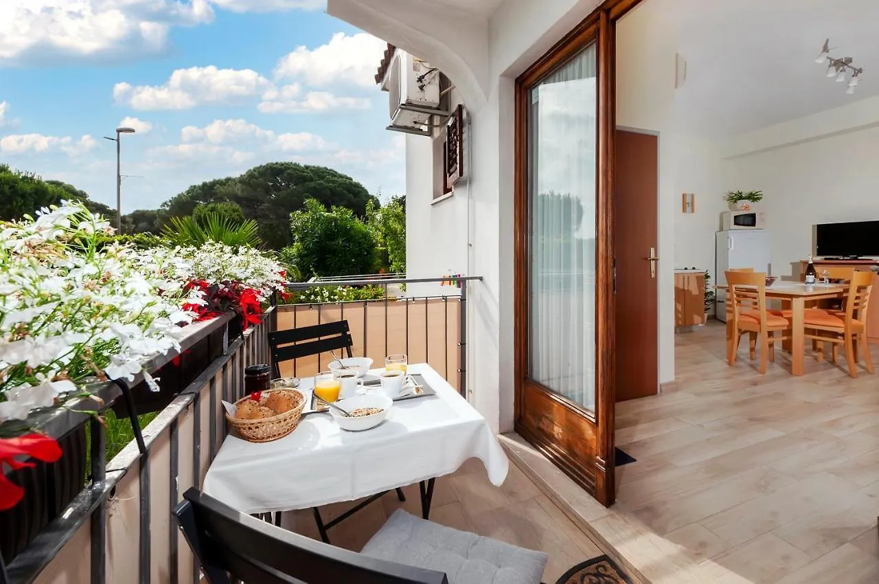 Apartments Sandra Rovinj 0*,
